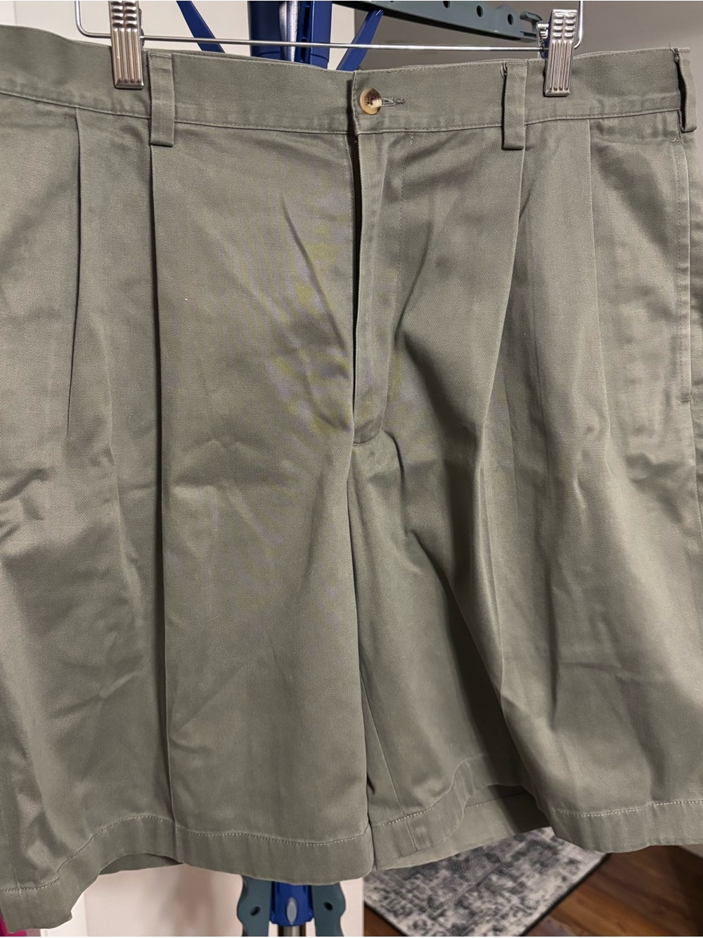 Jos. A. Bank Olive Green Pleated Front Men's Shorts